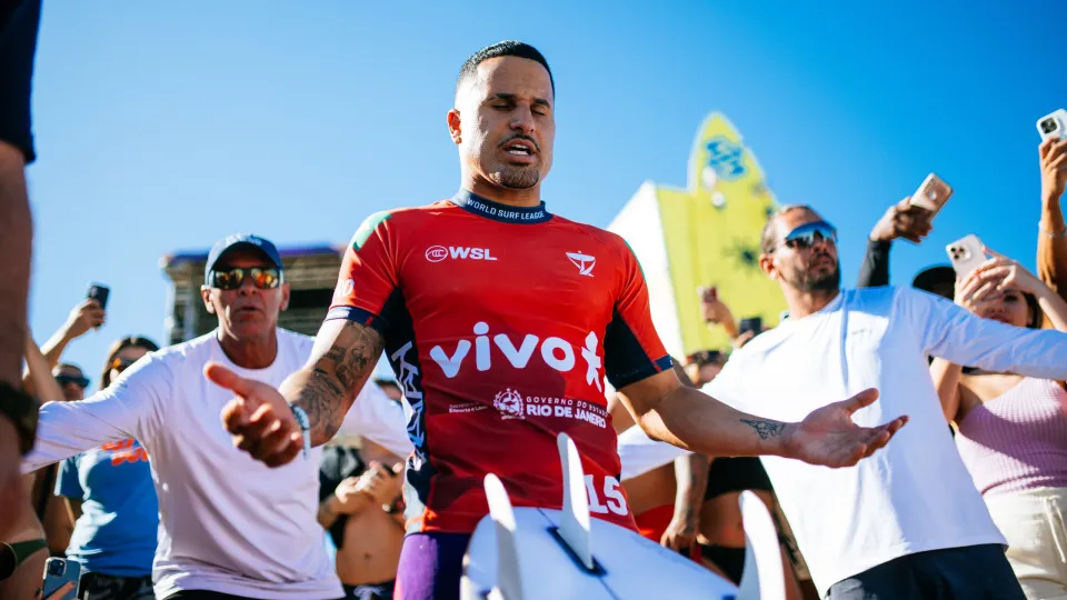 Favoritos Italo e Yago são desclassificados no Mundial de Surfe; Miguel continua na disputa