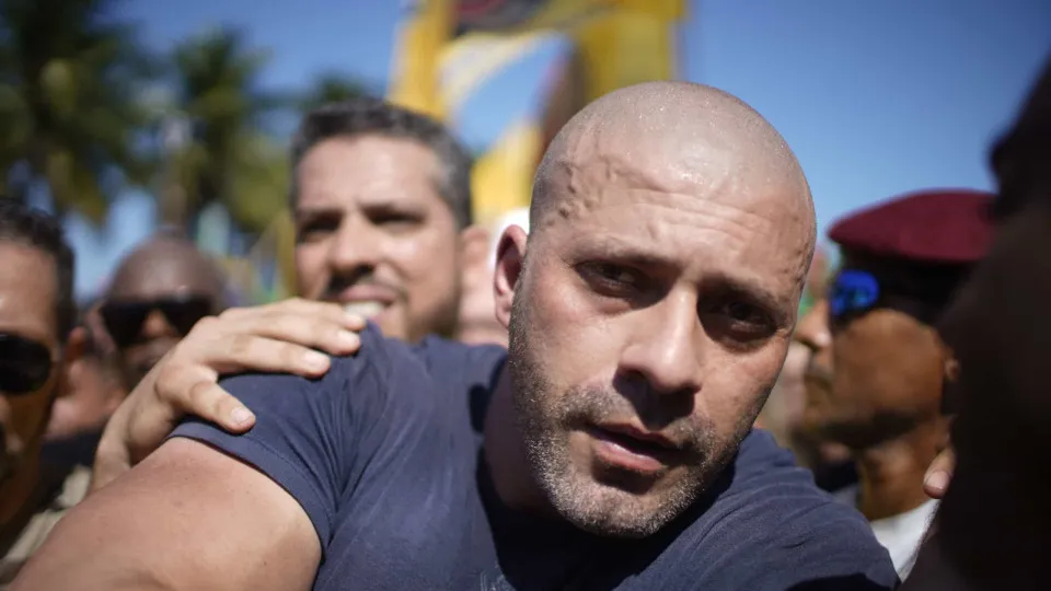 Moraes decide que Daniel Silveira passe por avaliação médica.