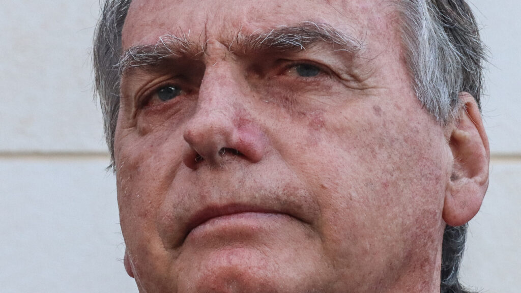 Bolsonaro enfrenta problemas de saúde novamente e suspende toda sua programação de julho.
