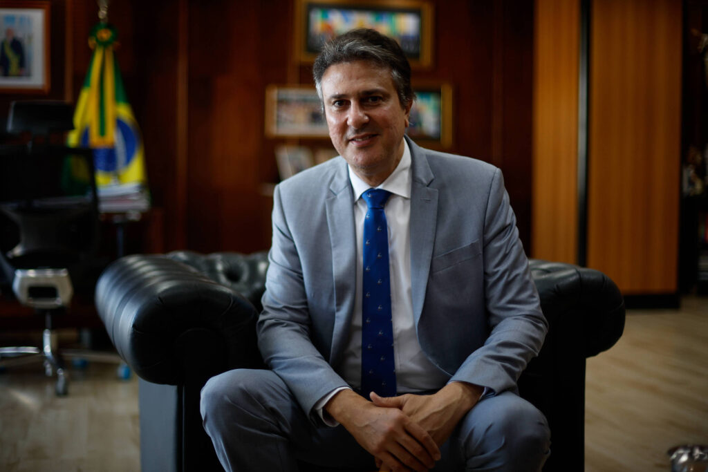 Camilo Santana se opõe a cortes na educação e exige ação do Congresso - 23/06/2025 - Educação