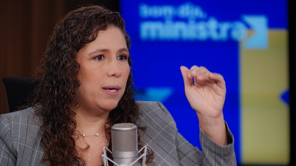 Corte de despesas devido à isenção do IOF não afetará setores sociais, afirma ministra.