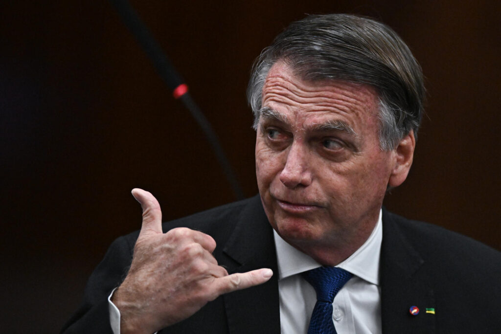 Direita ultrapassa esquerda e centrão, dominando o engajamento nas redes sociais.