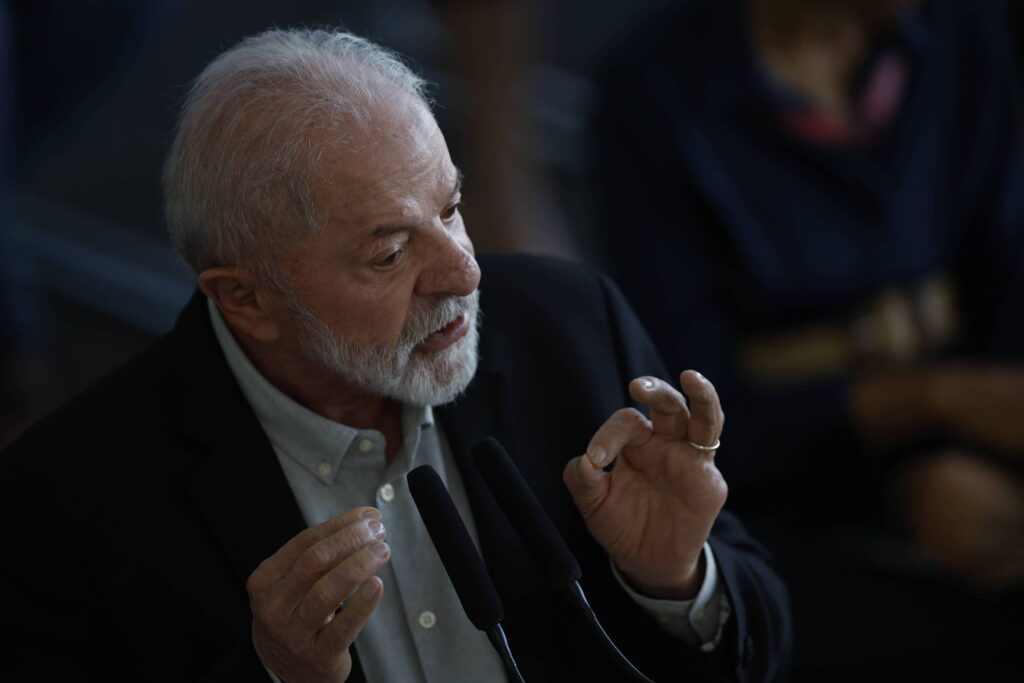 Governo Lula analisa reação à The Economist após suas críticas - 30/06/2025 - Poder