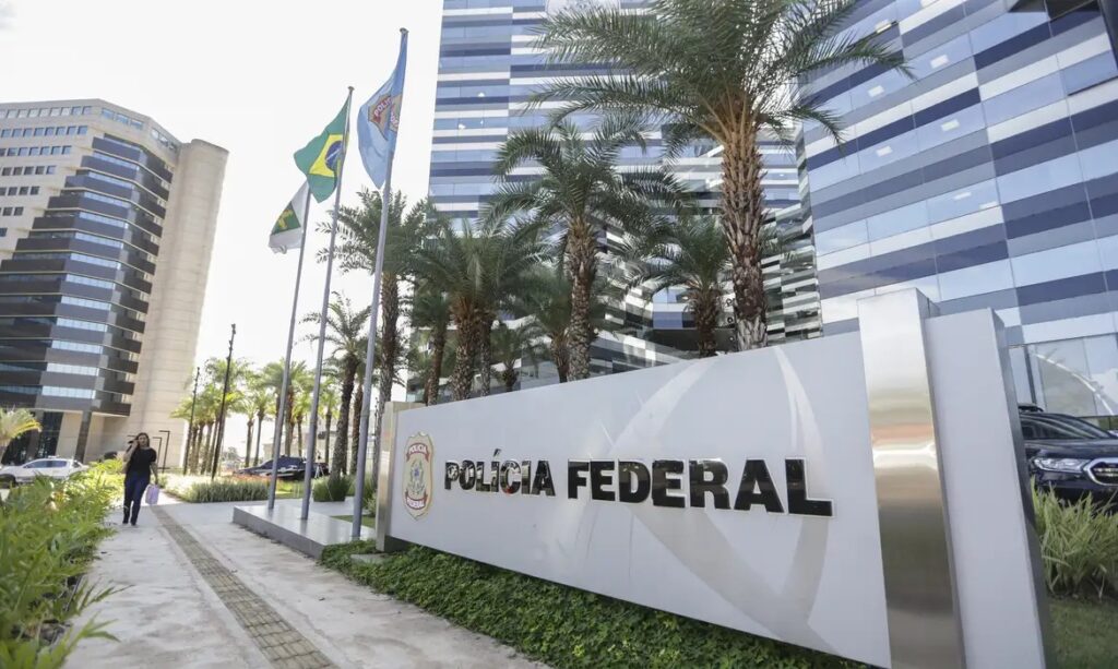 PF investiga 140 contas associadas ao esquema fraudulento no sistema do Banco Central.