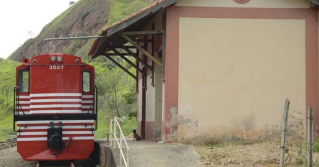 Pré-estreia de trem turístico marca o reinício da ligação ferroviária entre São Paulo e Minas Gerais.