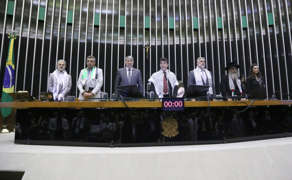 Rabino solicita o encerramento do Estado de Israel em evento promovido pelo PT na Câmara dos Deputados.