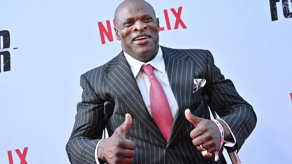 Rei do fisiculturismo, Ronnie Coleman é hospitalizado devido a infecção séria.