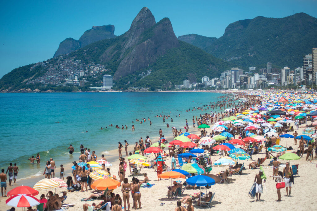 Rio se destaca como o principal destino para o Réveillon e o Carnaval - 25/06/2025 - Turismo