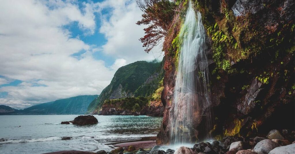 Uma nova visão de Portugal: explore a Ilha da Madeira e os Açores.